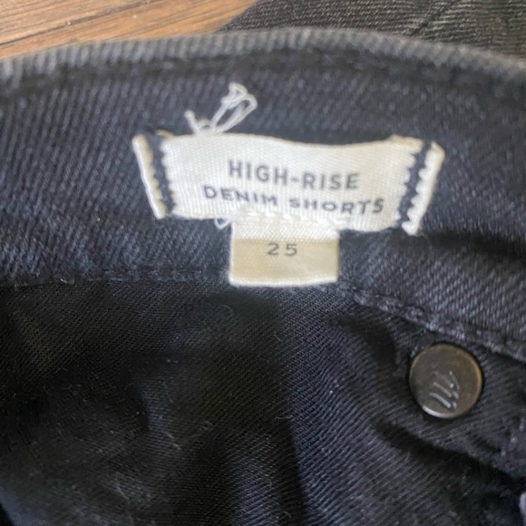 Madewell High-Rise Denim Shorts in Washed Black - Picture 4 of 4